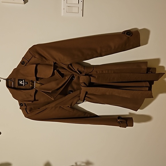 Brown trench coat - Picture 1 of 3